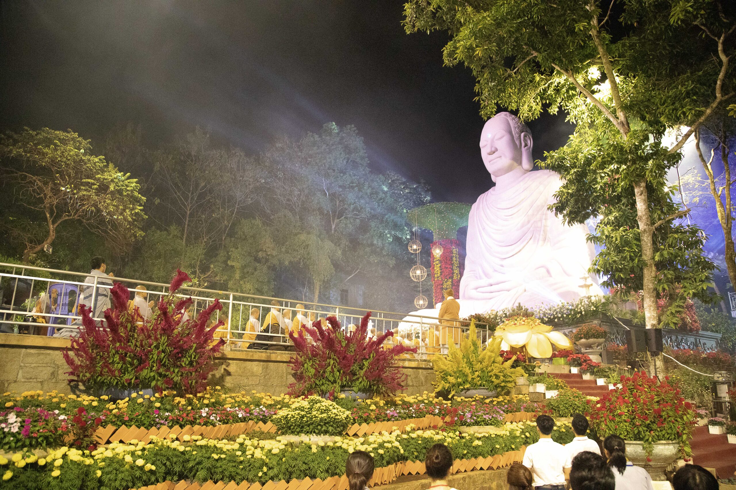 Đêm Thành Đạo thiêng liêng