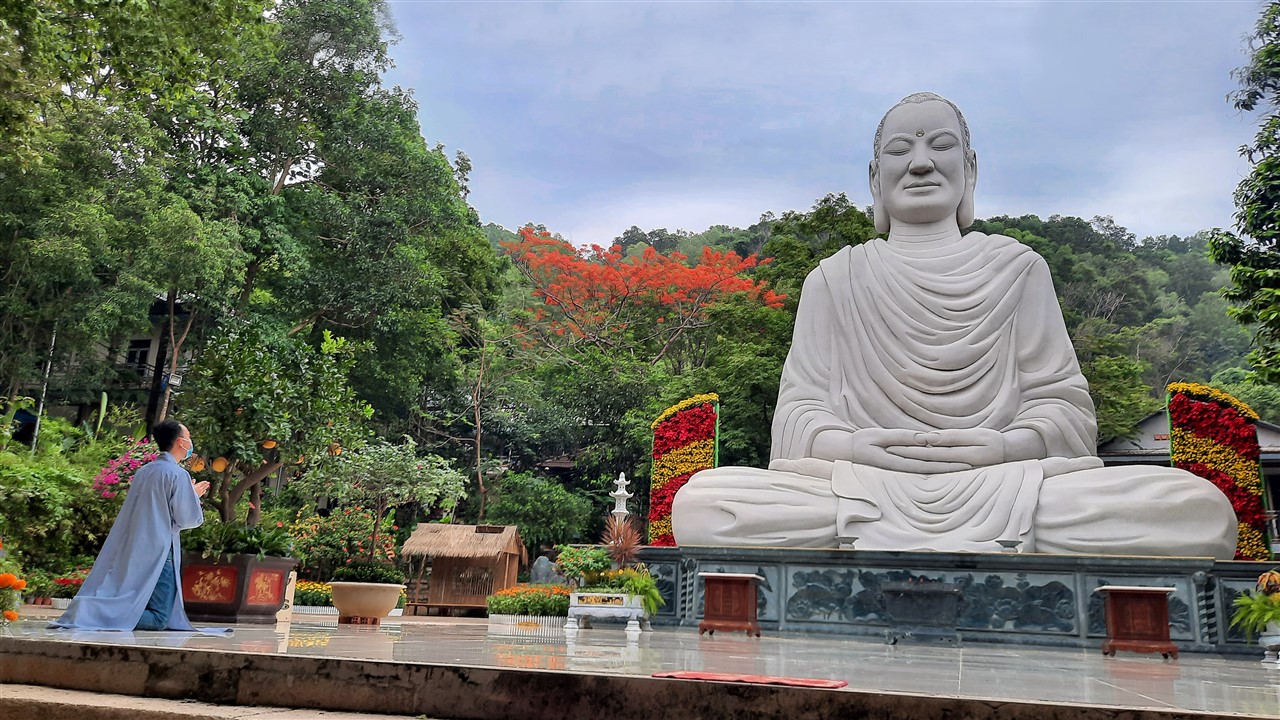 Xin quỳ xuống