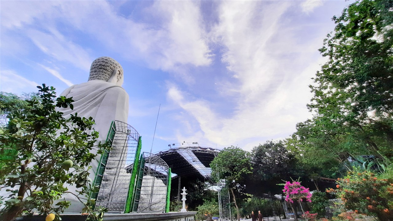 Về bên Phật