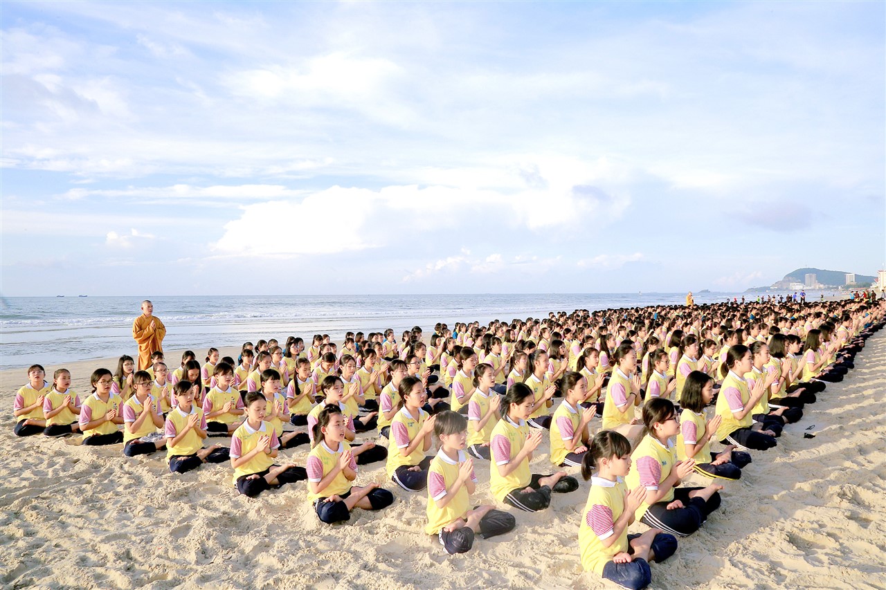 Ngồi thiền bên biển – TT. Thích Chân Quang