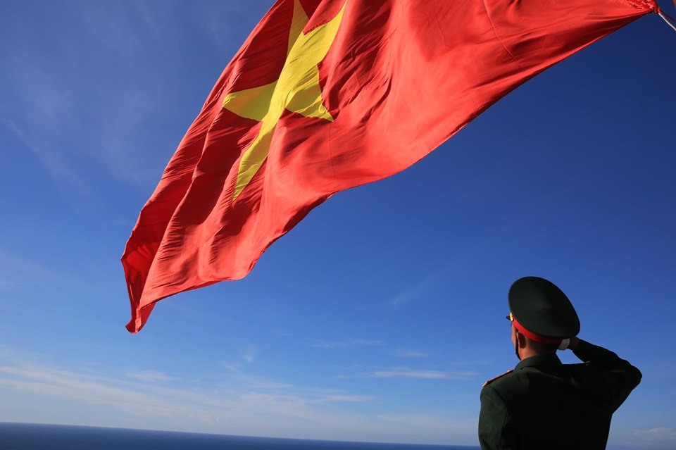 Non sông ghi mãi tấm lòng trung kiên