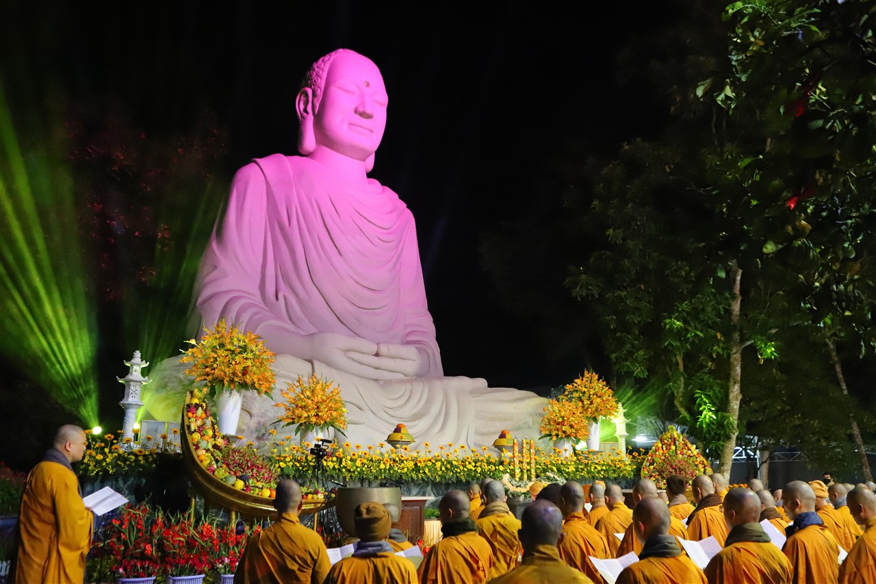 Thiêng liêng, xúc động buổi lễ chính thức Đại lễ Phật Thành Đạo PL.2565 – DL.2022 tại Thiền Tôn Phật Quang