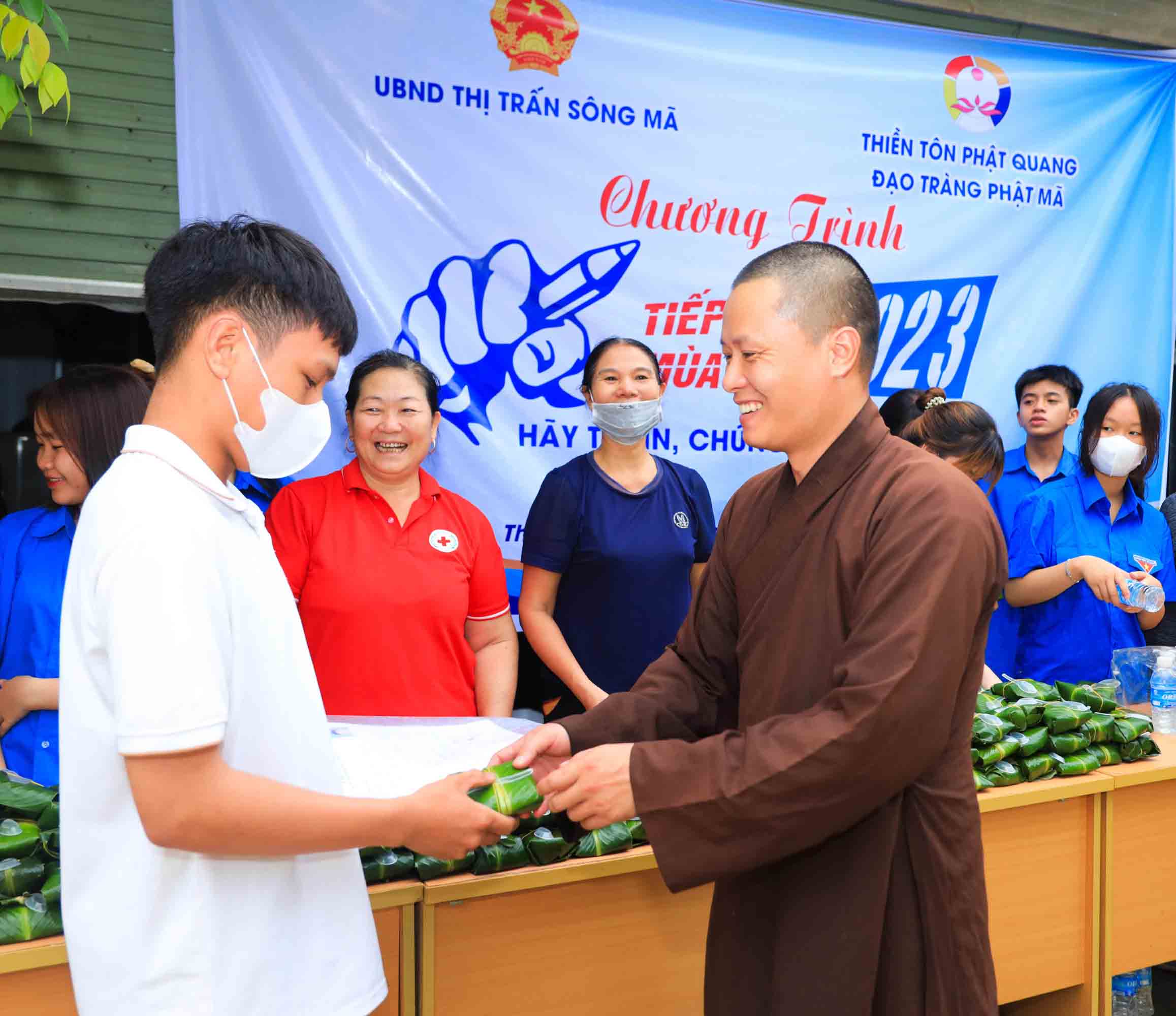 Sơn La: Tặng 1.450 suất ăn cho các thí sinh trong chương trình tiếp sức mùa thi