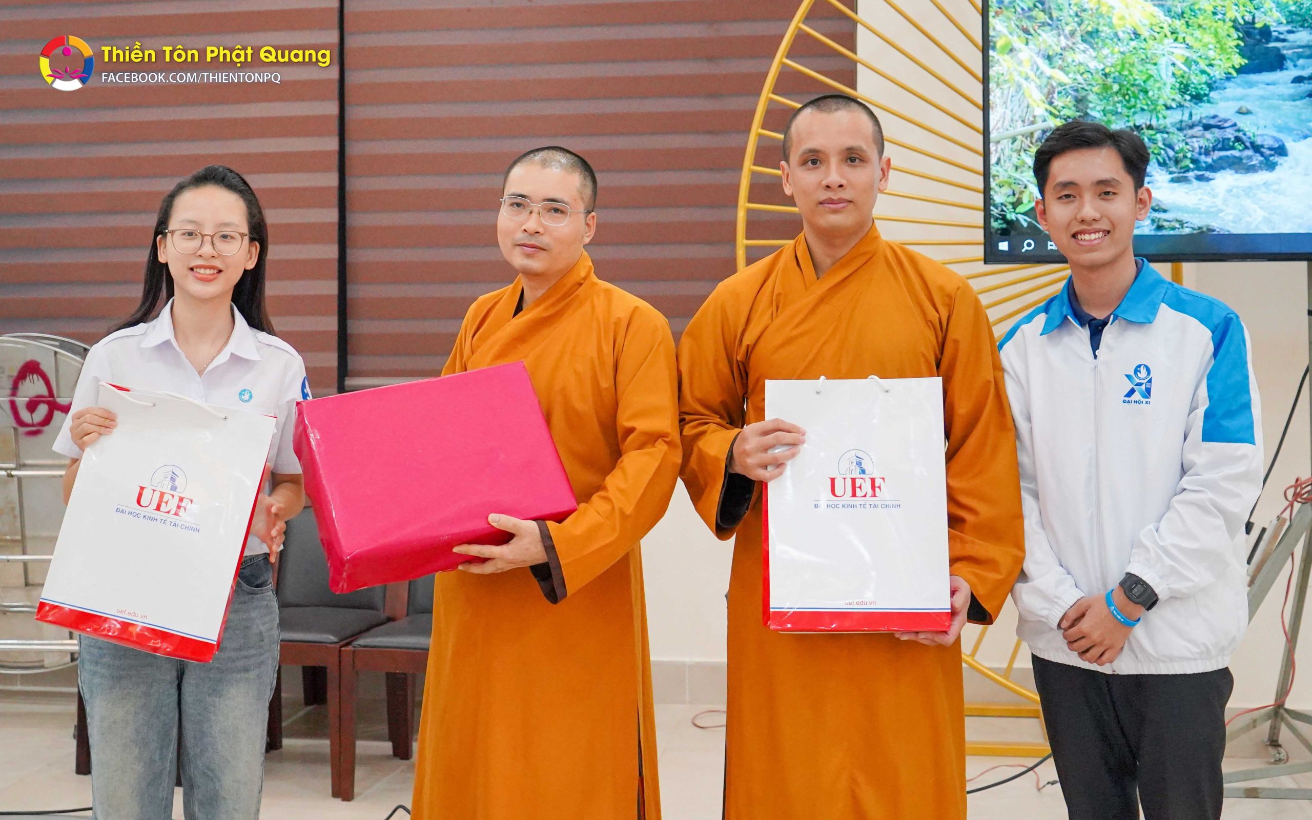 Đoàn sinh viên Trường Đại Học Kinh Tế Tài Chính TP. HCM tham quan Thiền Tôn Phật Quang