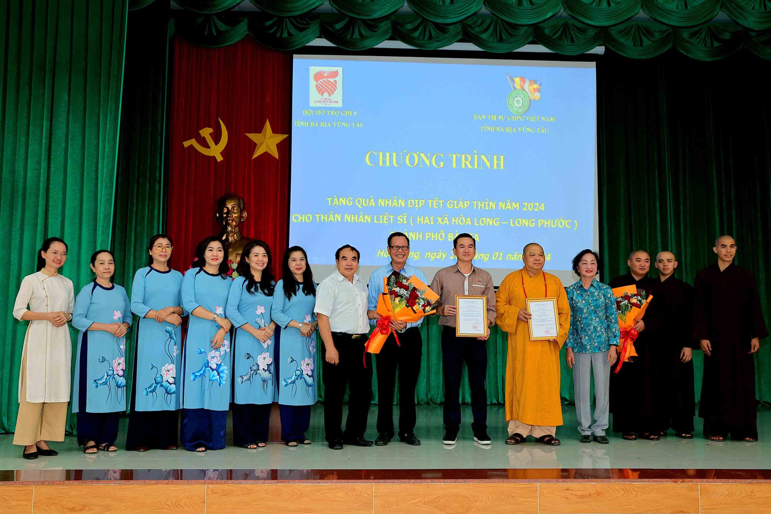 Hội Từ Thiện Thiền Tôn Phật Quang tặng 120 suất quà tết cho thân nhân liệt sĩ tại thành phố Bà Rịa