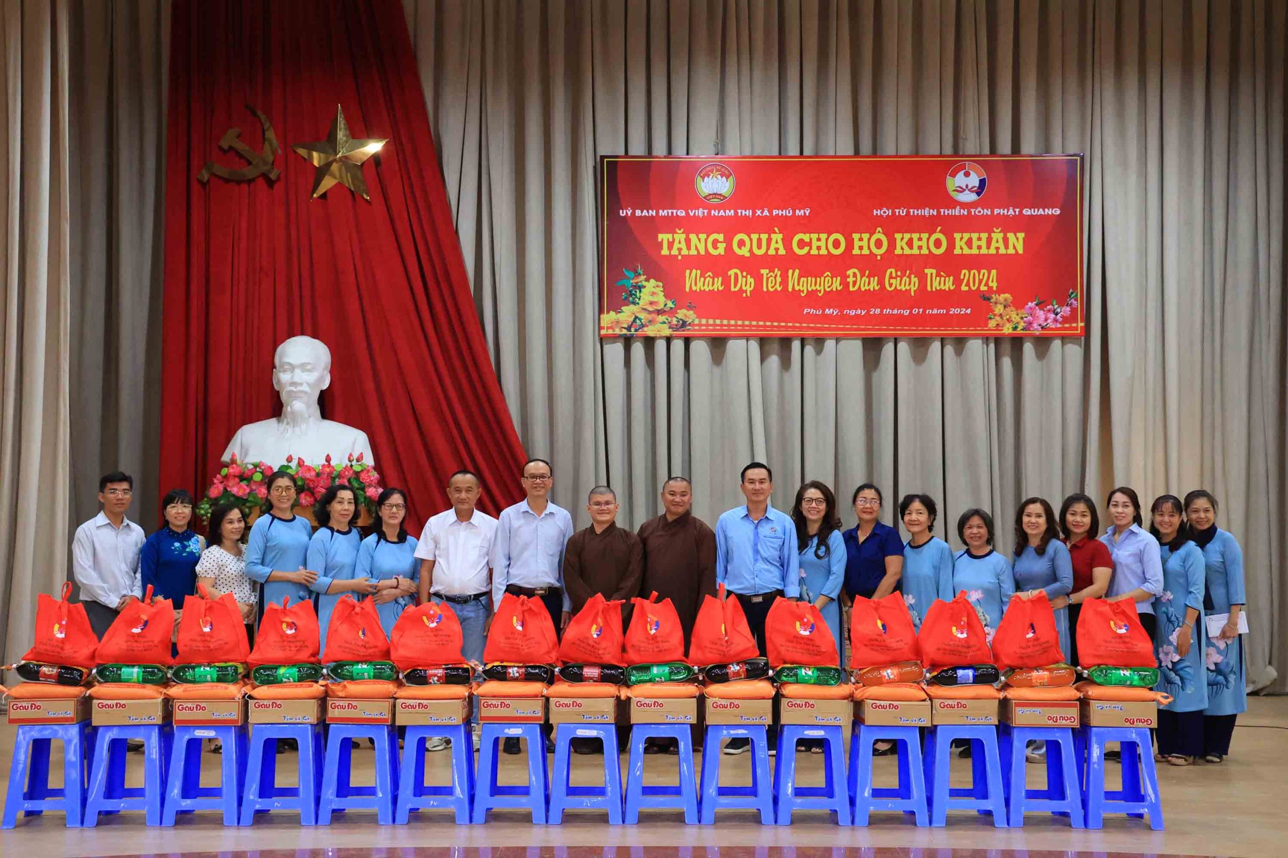 BRVT: Hội Từ Thiện Thiền Tôn Phật Quang tặng 200 suất quà tết cho hộ có hoàn cảnh khó khăn tại Thị xã Phú Mỹ