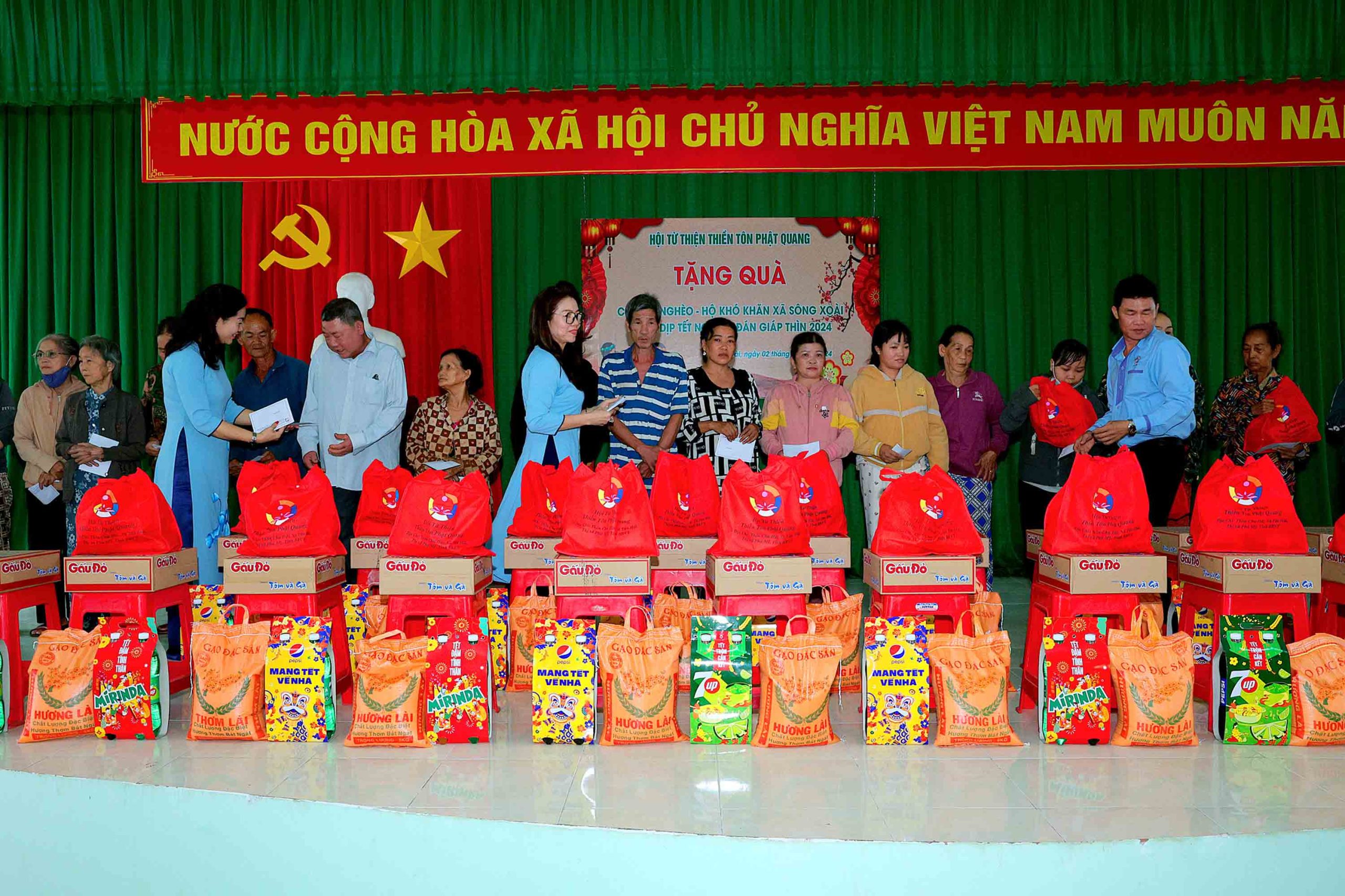 BRVT: Hội Từ Thiện Thiền Tôn Phật Quang trao 250 suất quà tết cho các hộ nghèo tại Xã Sông Xoài